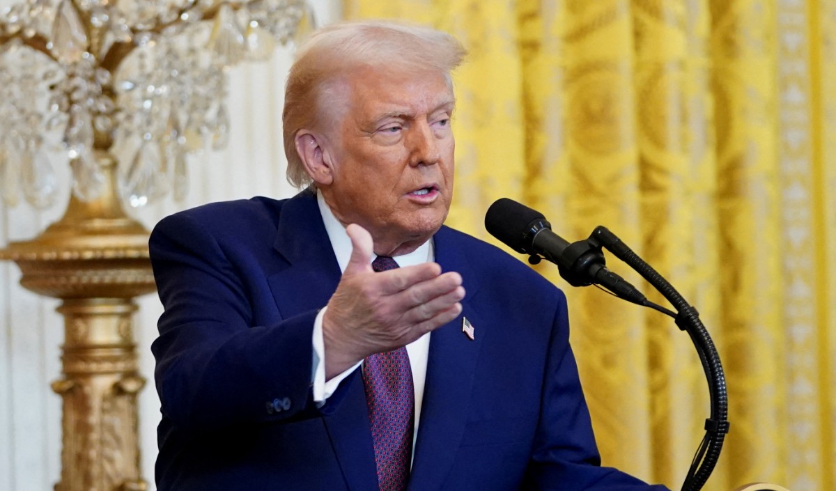 Donald Trump प्रशासन का बड़ा फैसला! ईरान और रूस के तेल पर ‘छूट’ खत्म, होर्मुज़ की नाकाबंदी रहेगी जारी