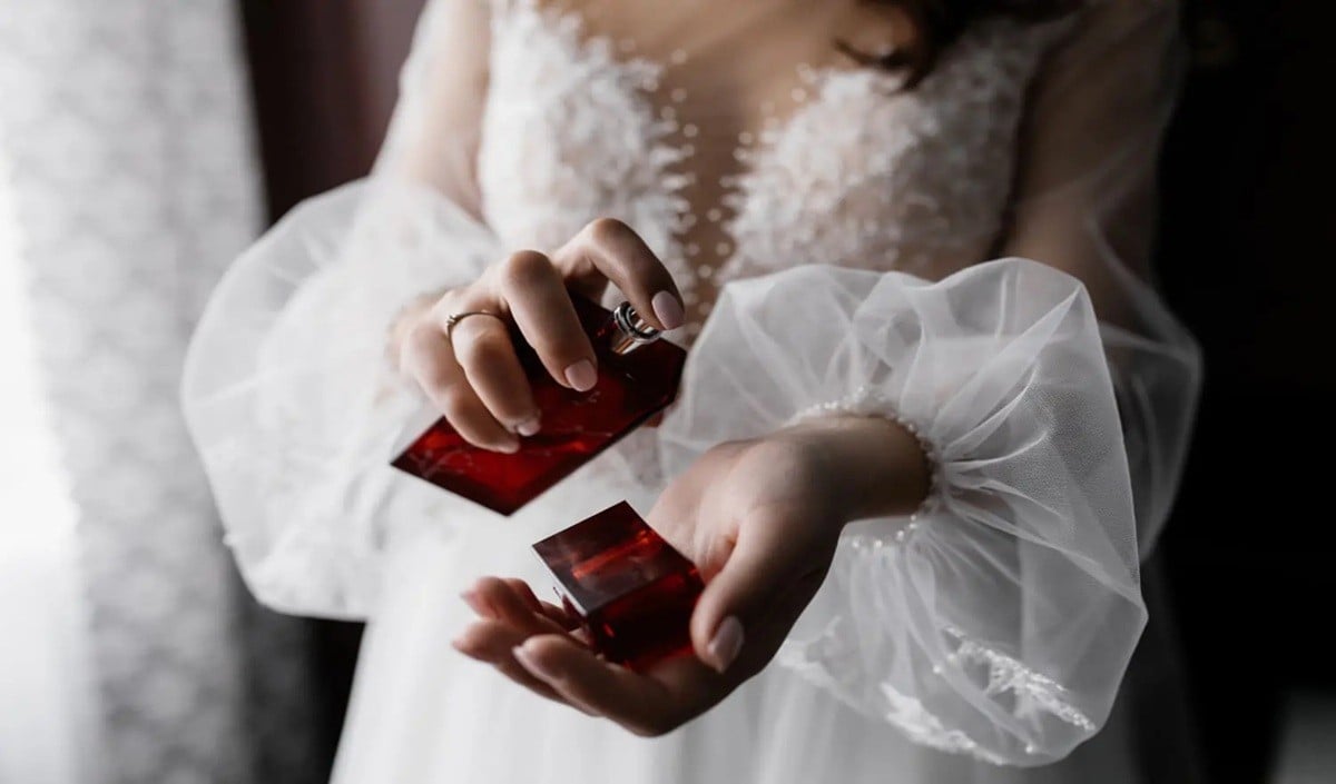 Health Tips: Perfume से Cancer का Risk? गले पर स्प्रे करने से पहले जानें Health Experts की ये बड़ी चेतावनी