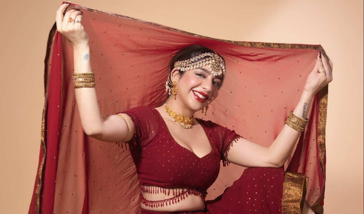 Dhurandhar फेम Jasmine Sandlas का कॉन्सर्ट बना विवाद का अखाड़ा: पानी से खुद को भिगोया, लिप-सिंक देख भड़के फैंस