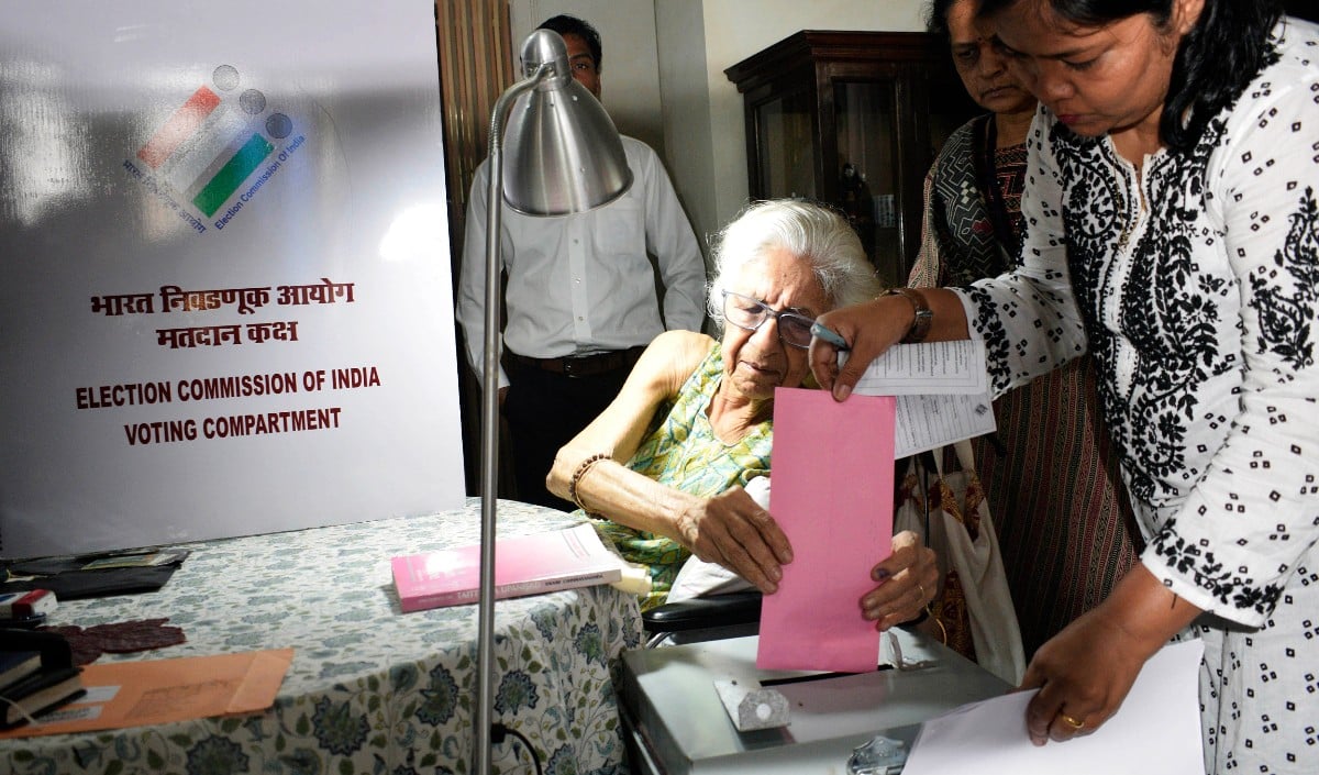Tamil Nadu Assembly Polls की बड़ी पहल, Election Commission की टीमें घर-घर जाकर करा रहीं मतदान
