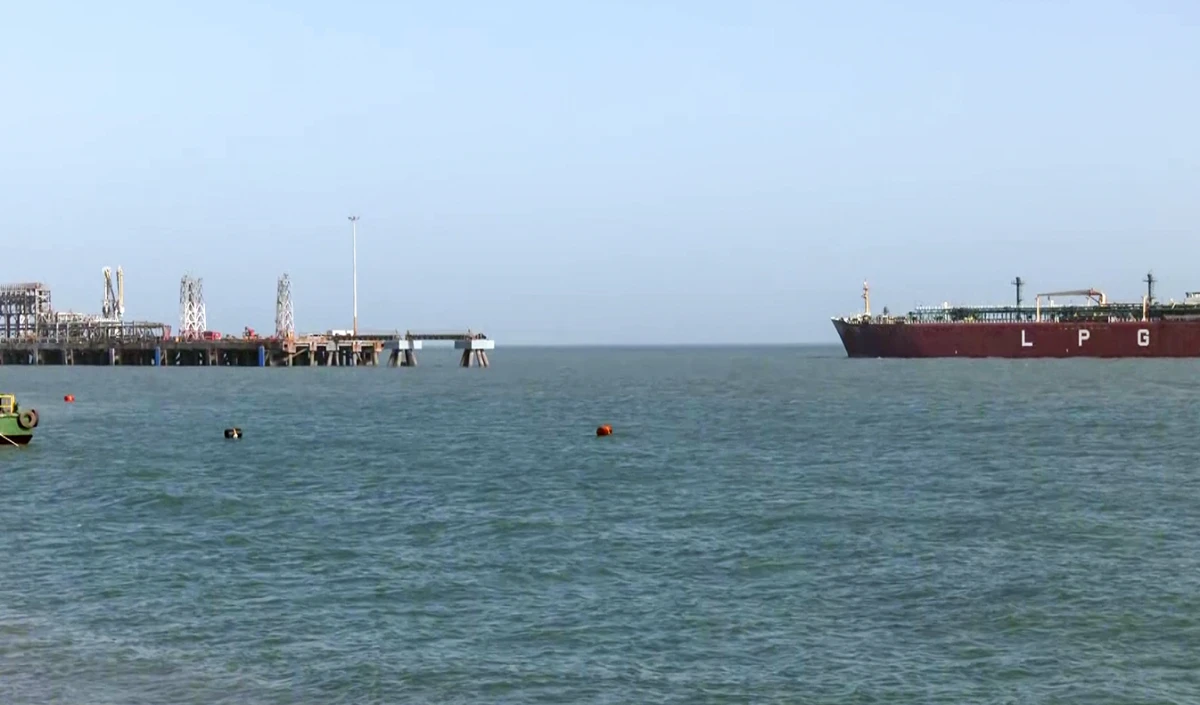 Strait of Hormuz पर ‘आर-पार’ के मूड में UAE! ईरान के खिलाफ सैन्य मोर्चा खोलने की तैयारी: रिपोर्ट