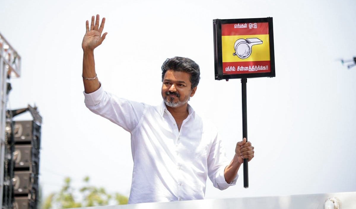 घर बैठकर कर रहे चुनाव प्रचार, लगातार रद्द हो रही Vijay की रैलियां पर Udhayanidhi Stalin का हमला
