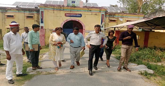 Ballia-बलिया मेडिकल कॉलेज के प्रस्तावित स्थल का डीएम ने किया निरीक्षण, जून में शिलान्यास संभव