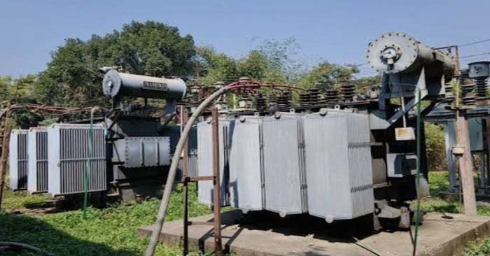Ballia-भीषण गर्मी के बीच घंटों अघोषित बिजली कटौती से लोग परेशान