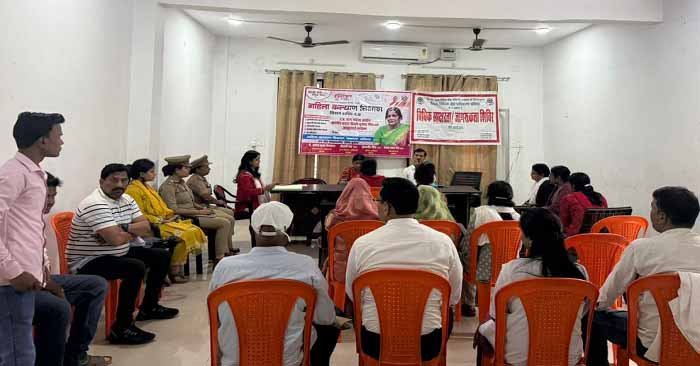 Ballia-महिला जन सुनवाई में आए 15 मामले, अधिकारियों को दिए जल्द निस्तारण के निर्देश
