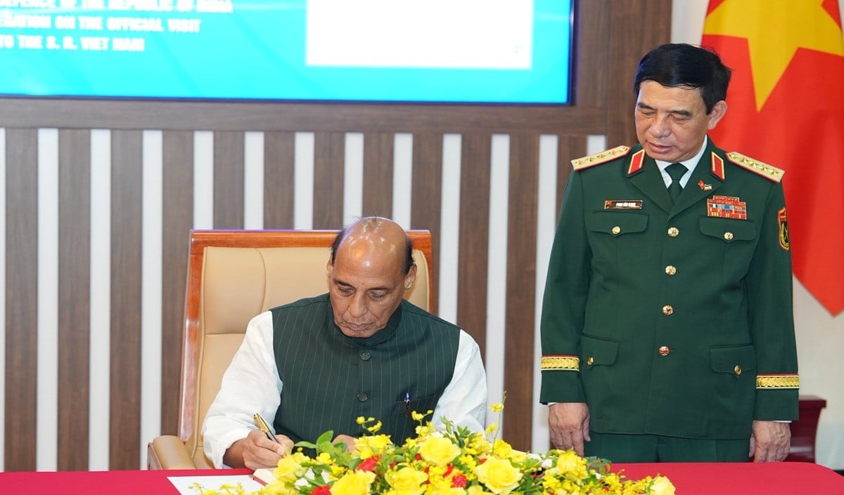 China के दुश्मन के साथ रक्षा मंत्री की इमरजेंसी मीटिंग, क्या करने वाला है भारत?