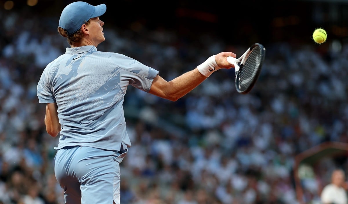 French Open 2026 में सबसे बड़ा उलटफेर, गर्मी से बेहाल Top Seed Jannik Sinner दूसरे दौर में हुए बाहर