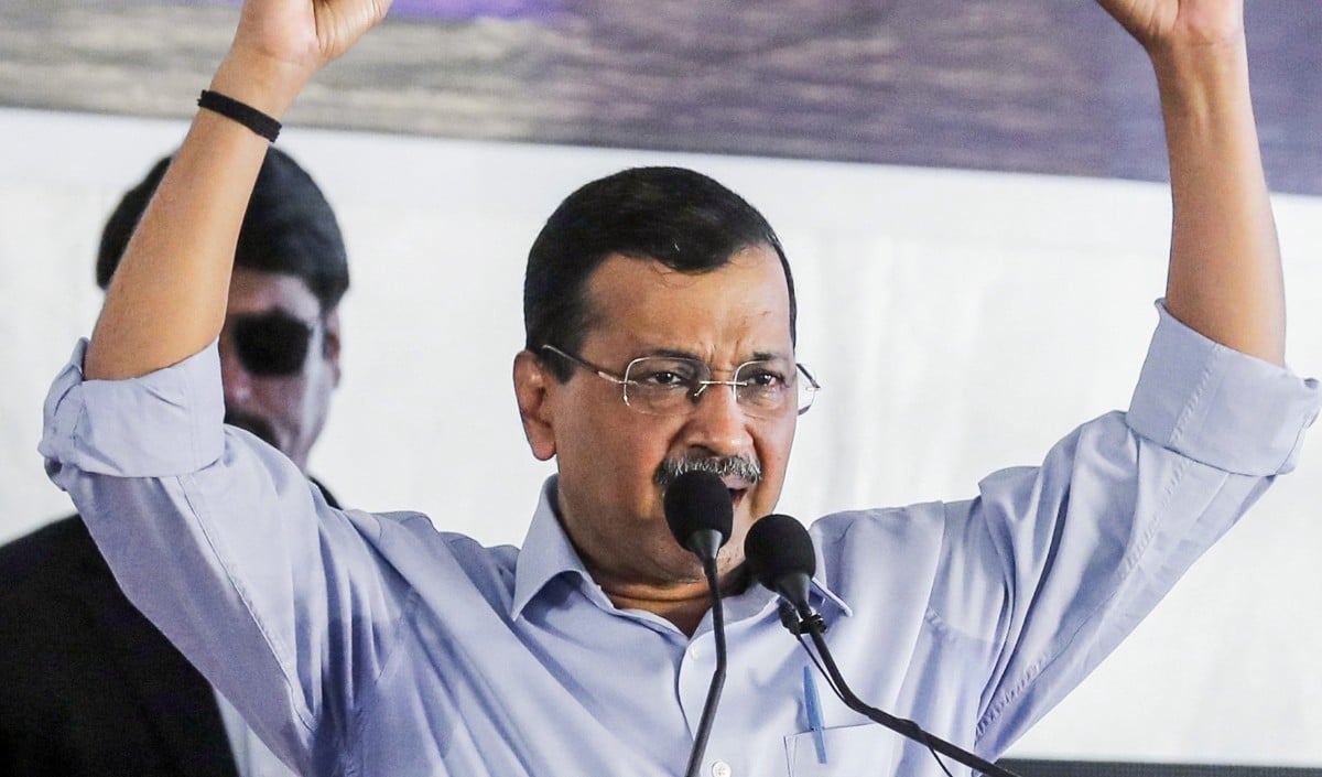 NEET Free Bus: Kejriwal ने Delhi CM पर कसा तंज, मुफ्त यात्रा पर श्रेय की होड़