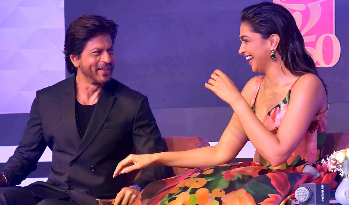 King के सेट से Shah Rukh-Deepika की फोटो लीक, Cape Town में दोनों का रोमांस देख क्रेजी हुए फैंस
