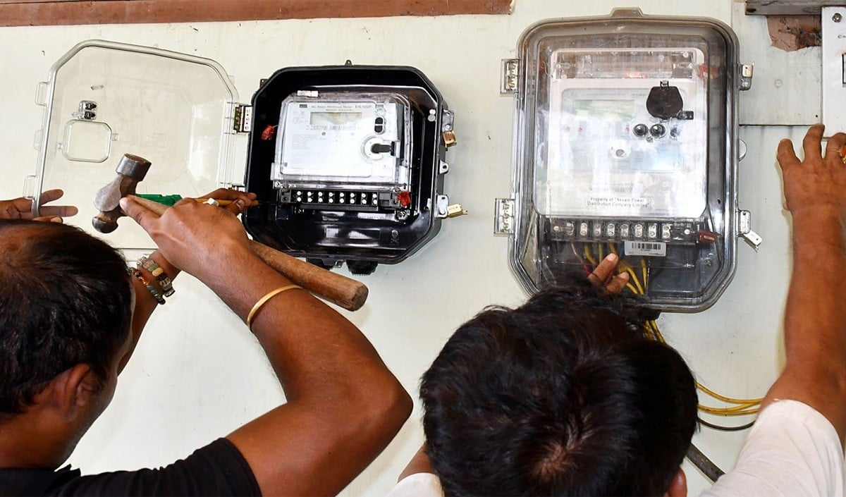 UP में 75 लाख उपभोक्ताओं को बड़ी राहत, Yogi Govt ने खत्म की प्रीपेड Smart Meter की अनिवार्यता