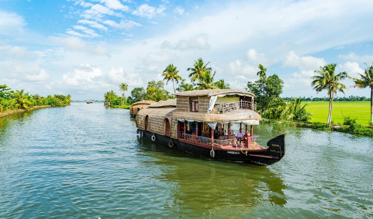 विदेश क्यों जाना? भारत के इस गांव में मिलता है Venice जैसा मजा, देखें Kerala का ये Hidden Gem