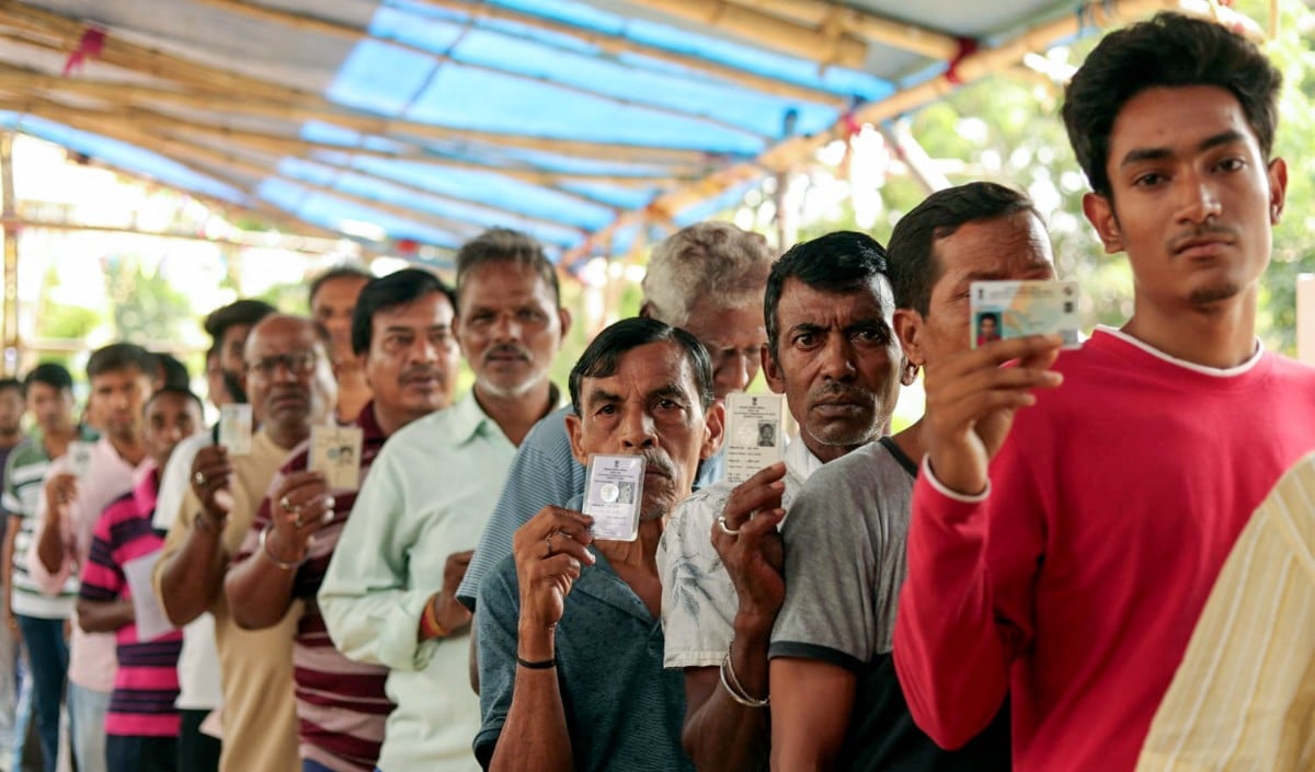West Bengal में Counting से पहले बड़ा फैसला, Election Commission ने 15 बूथों पर फिर वोटिंग का दिया आदेश
