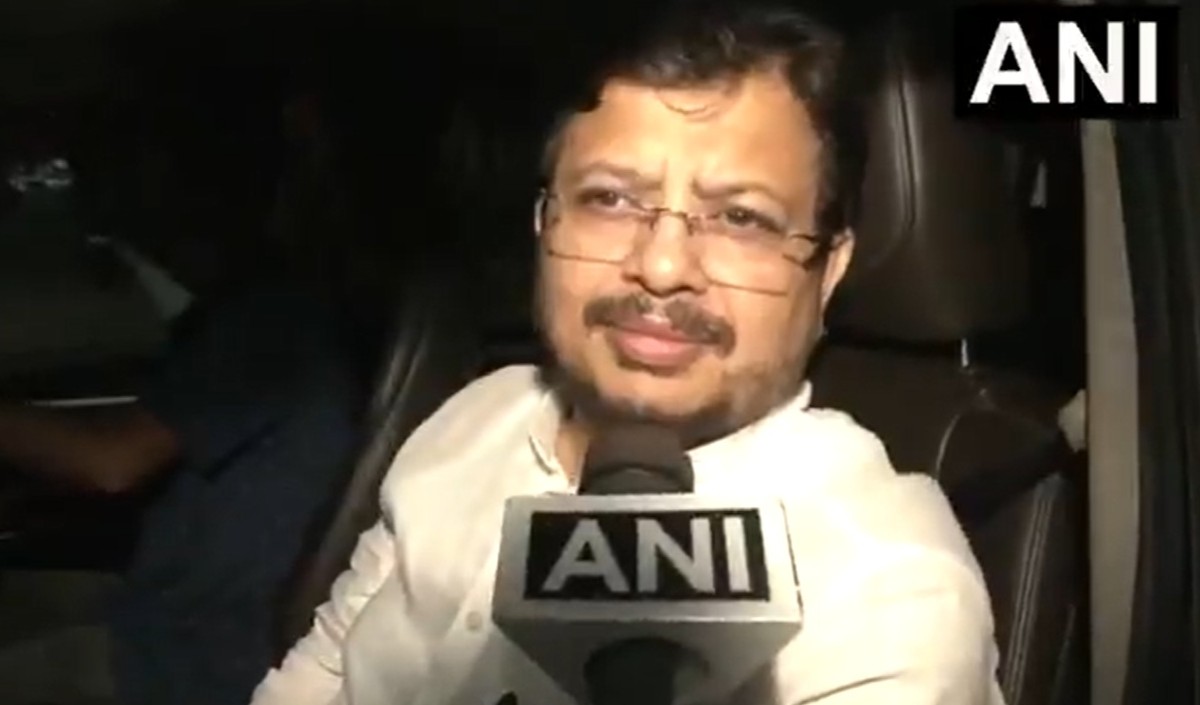 West Bengal में TMC को बड़ा झटका, Ritabrata Banerjee का दावा- 64 MLA हमारे साथ हैं