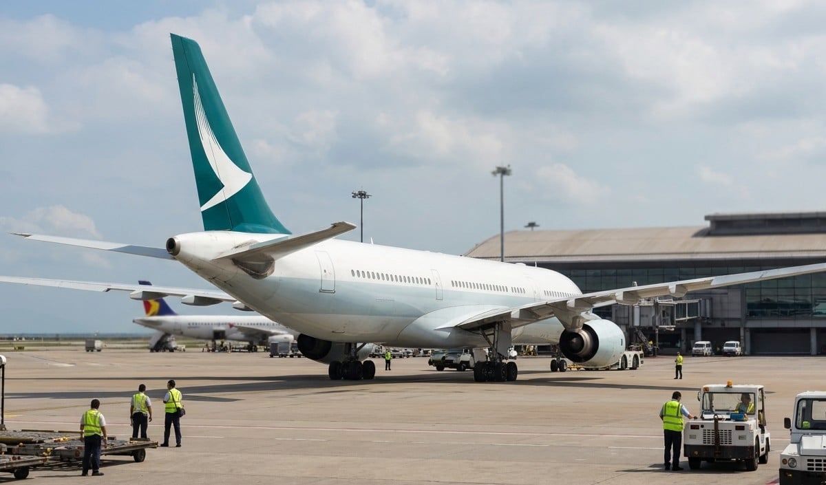 दिव्यांगों से भेदभाव या Baggage Fee का विवाद? Cathay Pacific एयरलाइन पर क्रिकेटर Lokesh ने लगाए गंभीर आरोप