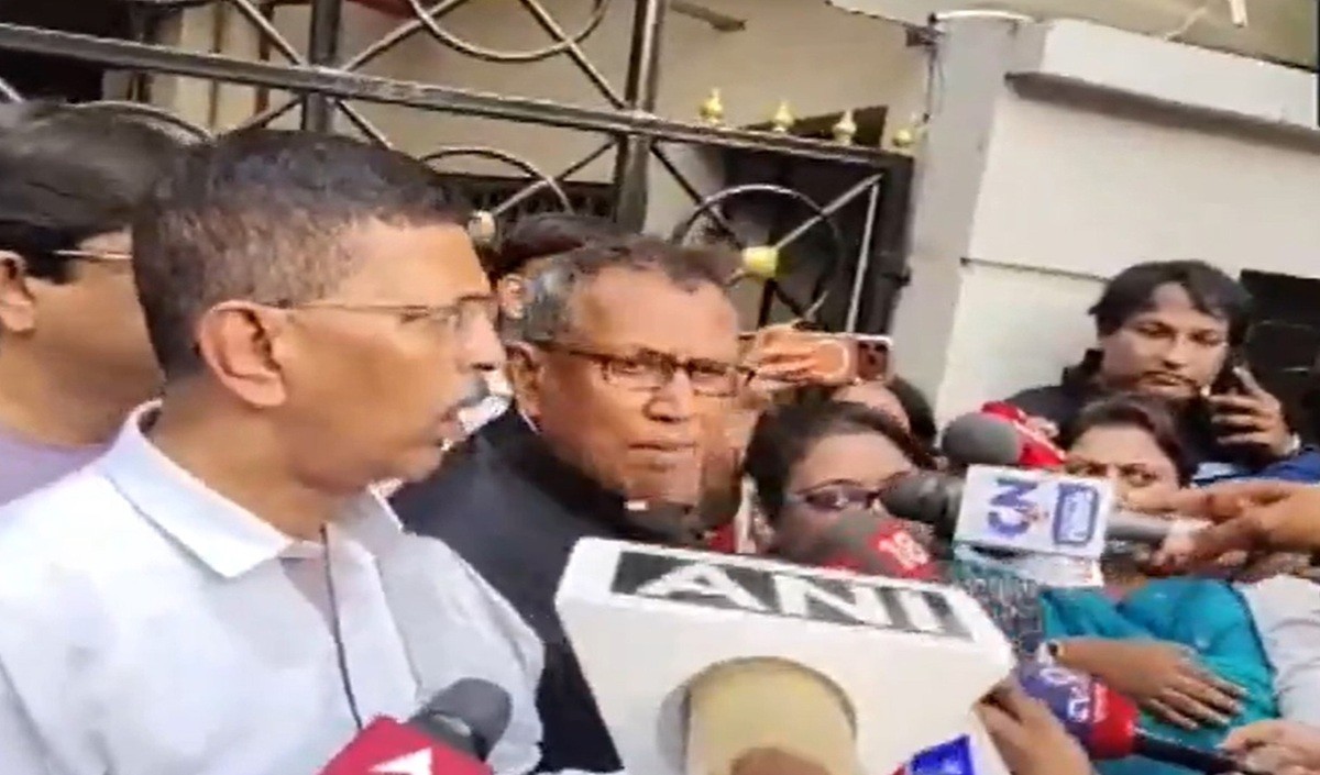 Signature Forgery केस में CID का बड़ा एक्शन, Abhishek Banerjee के Kolkata आवास पर पहुंची टीम।