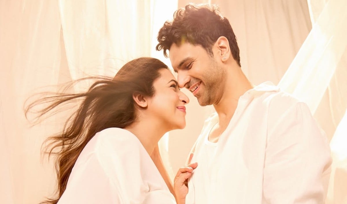 Divyanka Tripathi ने दिखाई अपने Twin बेटों की पहली झलक, Instagram पर Viral हुईं Cute Photos