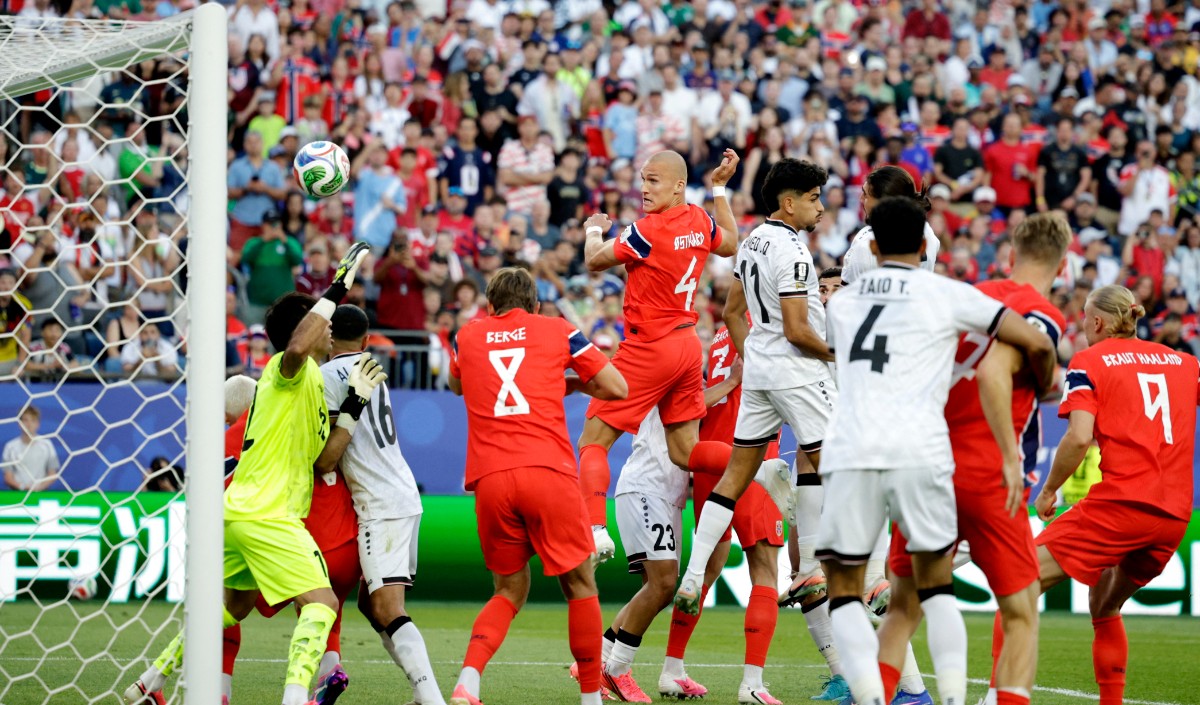FIFA World Cup का ‘Water Break’ बना असली ‘Game Changer’, छोटी टीमों की तोड़ रहा कमर