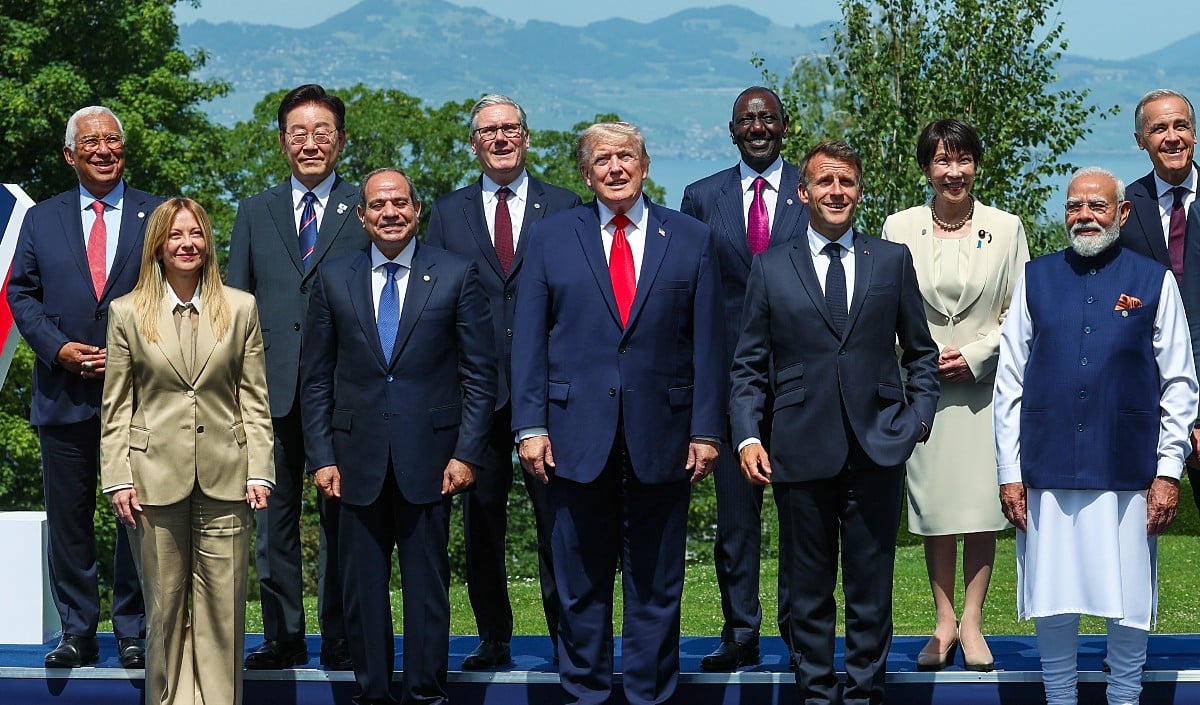 G7 Summit के हॉट-माइक पल: जब कैमरे के पीछे मेलोनी ने सुनाई स्मोकिंग छोड़ने की कहानी, मैक्रों की घड़ी खोई और ट्रंप ने कर दिया मज़ाक!
