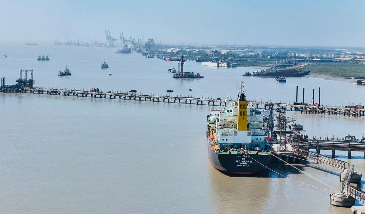 3 महीने बाद Strait of Hormuz से निकला पहला तिरंगा लगा जहाज, LNG Carrier ‘Disha’ ने बढ़ाया देश का मान