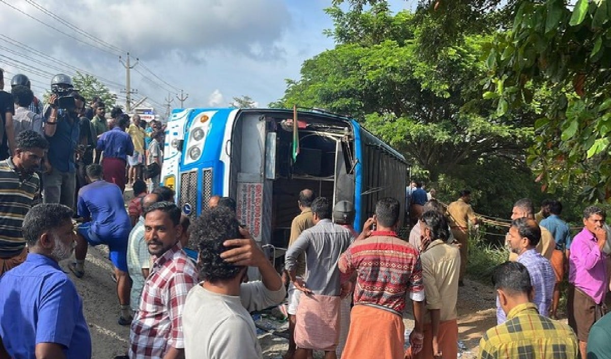 Kerala के Thrissur में दो बसों की भीषण टक्कर, 30 मिनट के Rescue Operation में केबिन काटकर ड्राइवर को निकाला