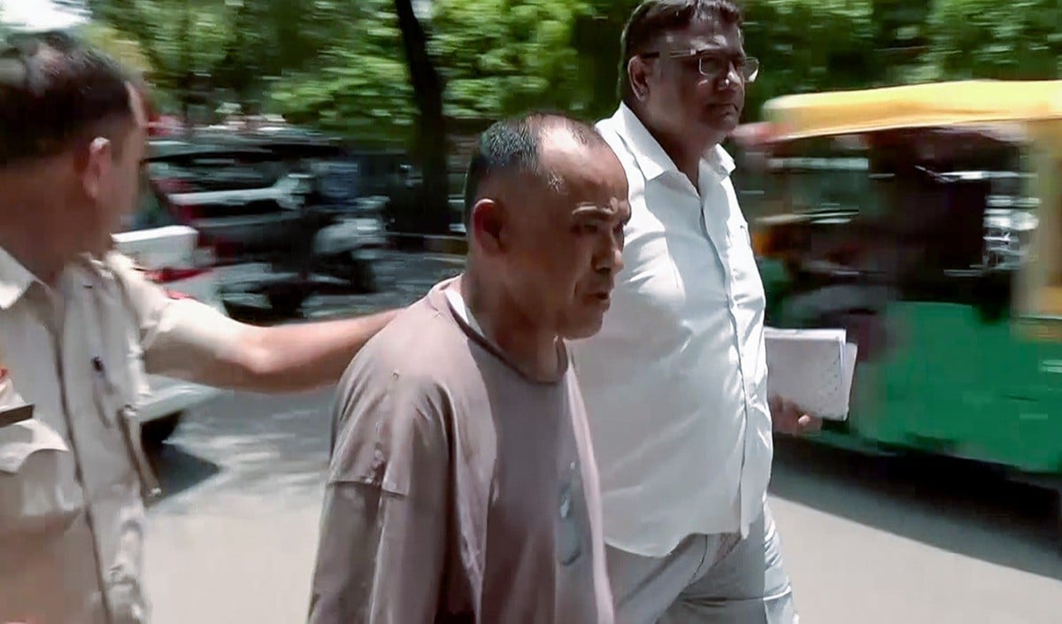 Malviya Nagar Fire कांड में CM Dhami का बड़ा एक्शन, शेफ Negi की गिरफ्तारी पर Delhi CM को मिलाया फोन