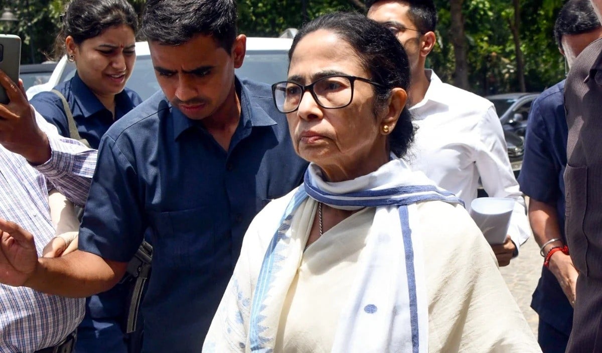 Mamata Banerjee के ‘सांप्रदायिक बयान’ पर बवाल, Kolkata Police ने दर्ज की FIR