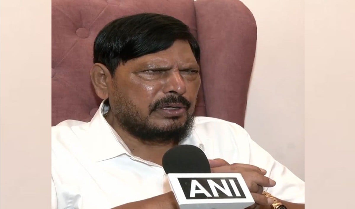 NDA पर क्षेत्रीय दलों को तोड़ने का आरोप? Ramdas Athawale ने दिया अपनी Party का उदाहरण