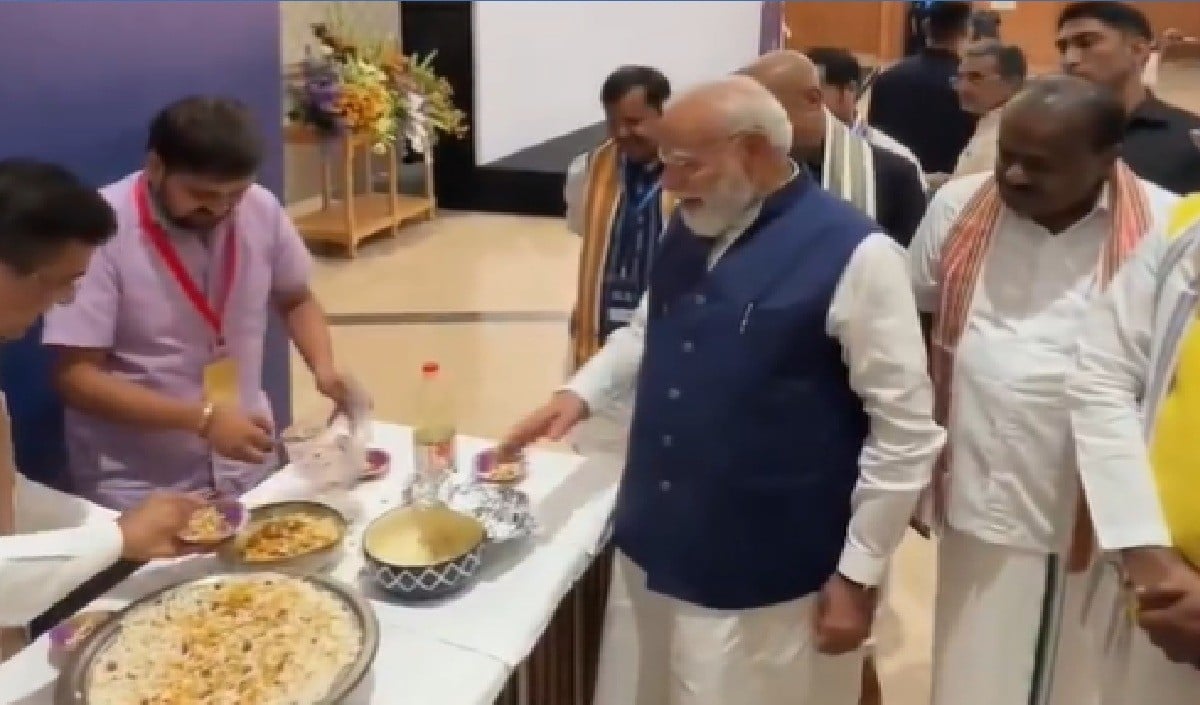 NDA नेताओं ने PM मोदी को दी बधाई, भारत मंडपम में झालमुड़ी का आनंद लिया