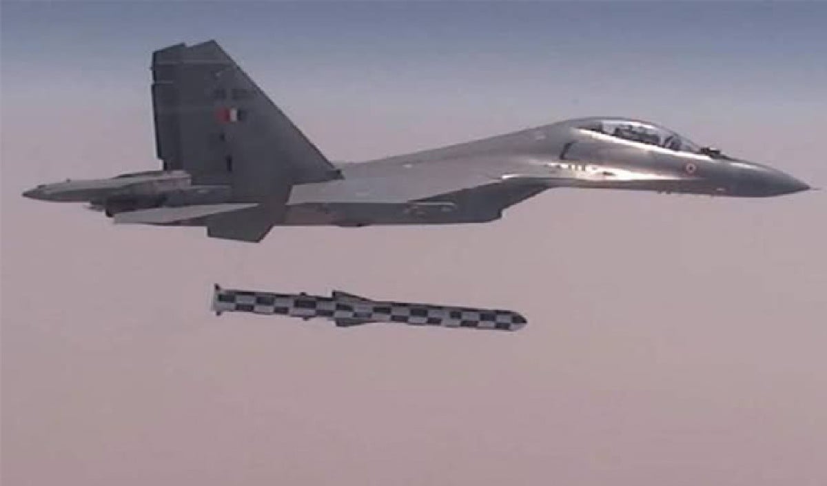 Pakistan Air Force का विमान Khyber Pakhtunkhwa में हुआ Crash, दो पायलटों की दर्दनाक मौत।