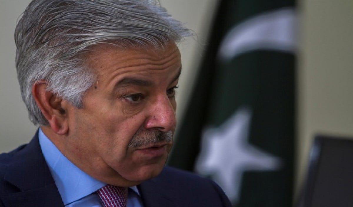 Pakistan में ‘असली vs नकली’ कश्मीरी पर जंग, PoK के PM और रक्षा मंत्री Khawaja Asif आपस में भिड़े