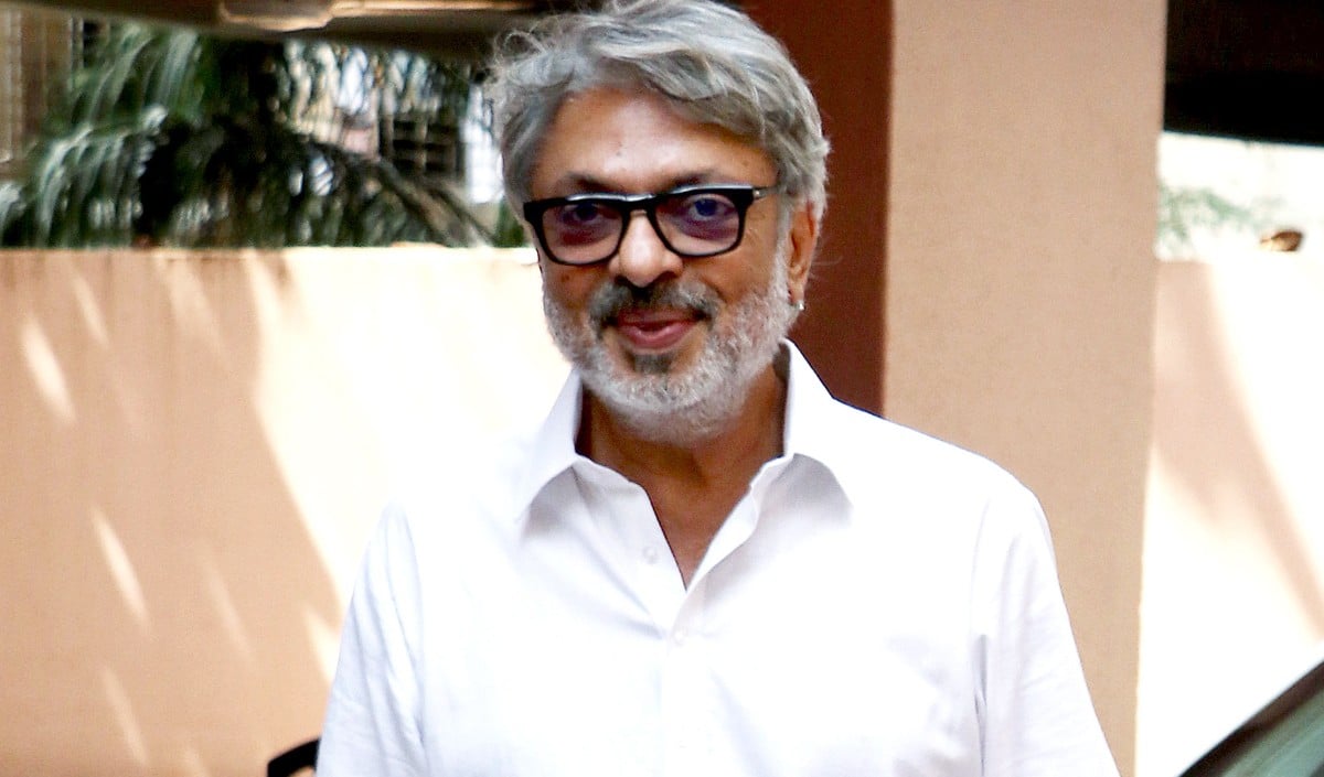 Bollywood Wrap Up | संजय लीला भंसाली के सेट पर हादसे से मचा हड़कंप, सैन फ्रांसिस्को में दिलजीत के शो में सुरक्षा चूक