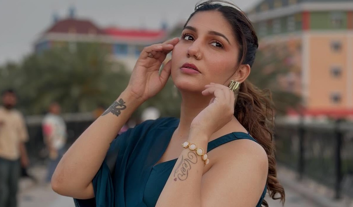 Bollywood Wrap Up | Sapna Choudhary Domestic Violence Case | सपना चौधरी और वीर साहू का विवाद