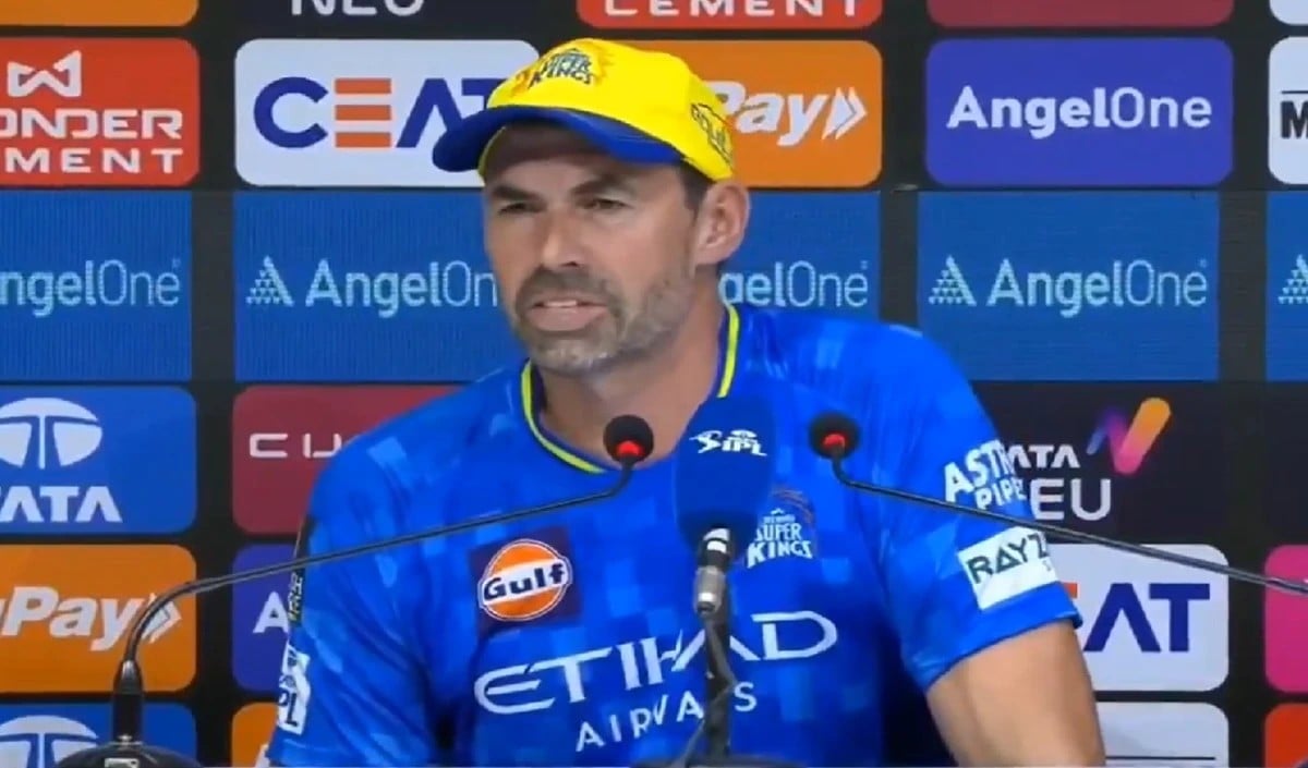 MS Dhoni का ‘कैप्टन कूल’ फैसला! लगातार हार के बावजूद Stephen Fleming को CSK में मिली लाइफ लाइन