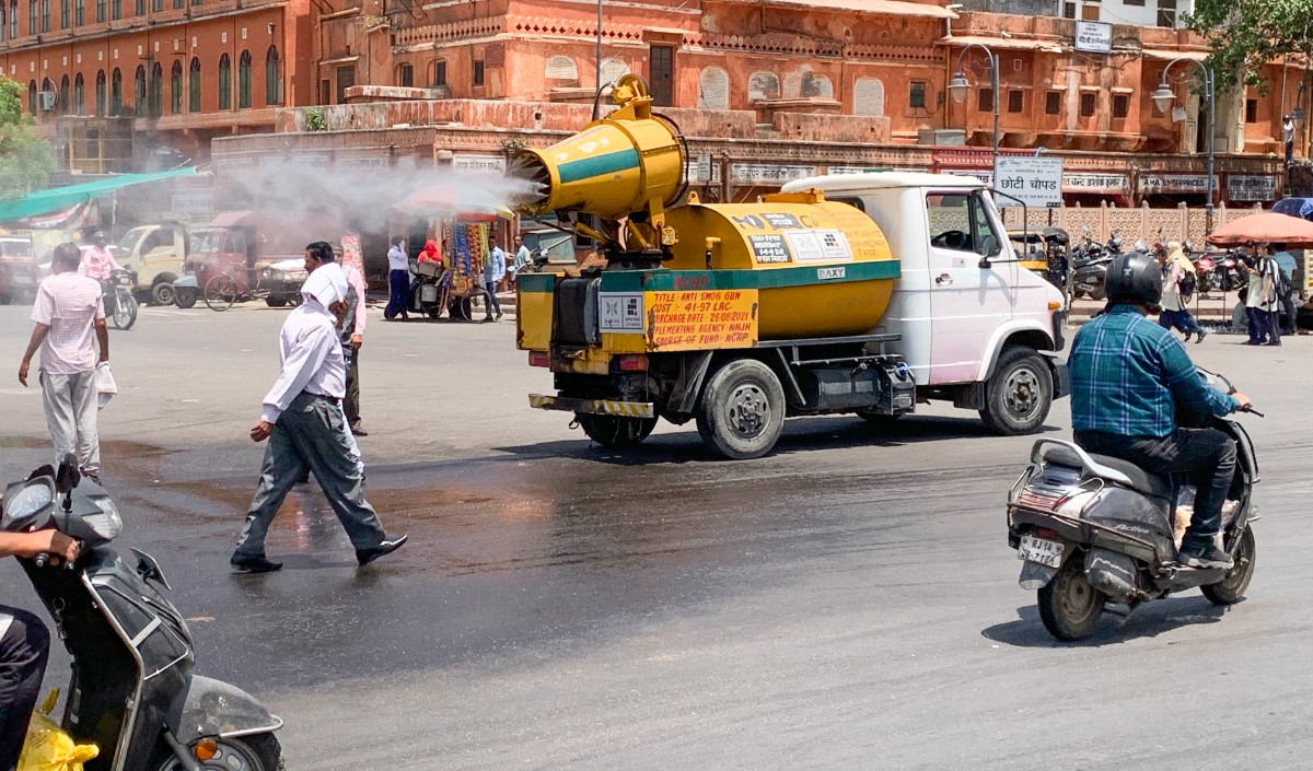 Explained Roads Science | 40°C में क्यों पिघल जाती हैं ब्रिटेन की सड़कें, जबकि 50°C की ‘आग’ भी झेल जाता है भारत?