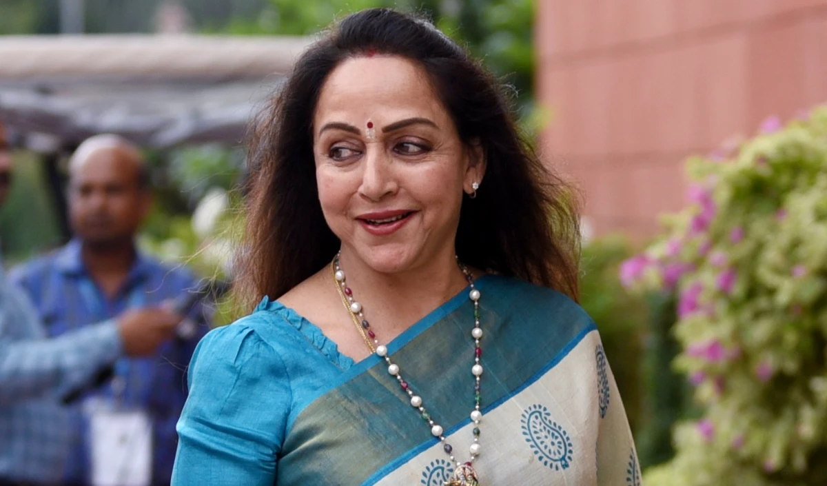 Hema Malini की बायोपिक में ‘ड्रीम गर्ल’ बनेंगी Deepika Padukone? आलिया-करीना के बजाय सीनियर एक्ट्रेस ने जताई अपनी पसंद