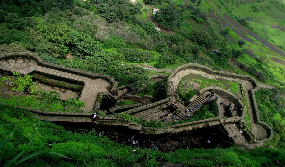 Travel Tips: Pune का ‘Iron Fort’ लोहगढ़: Monsoon में घूमने की Best जगह, जानें इतिहास और Trekking का पूरा Plan