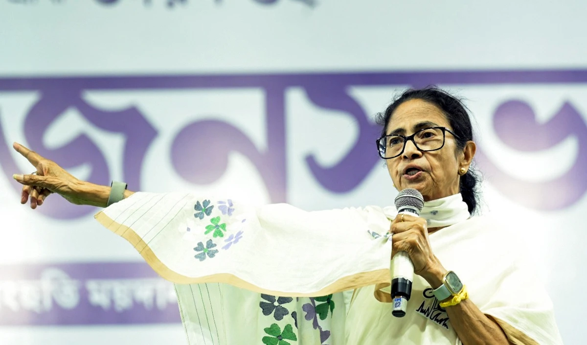 बगावत के बीच Mamata Banerjee ने खुद संभाली West Bengal TMC की कमान