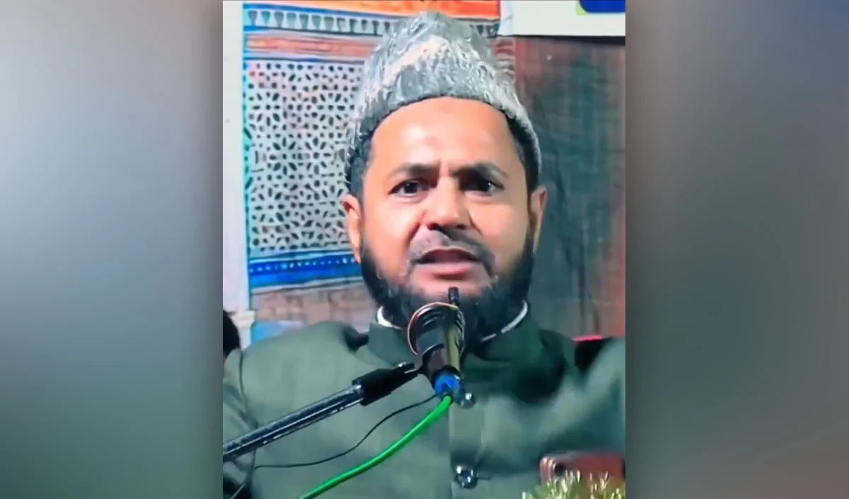 यूपी में Maulana Jarjis Ansari की मुश्किलें बढ़ी, Lord Krishna पर विवादित बयान के बाद 95 FIR दर्ज