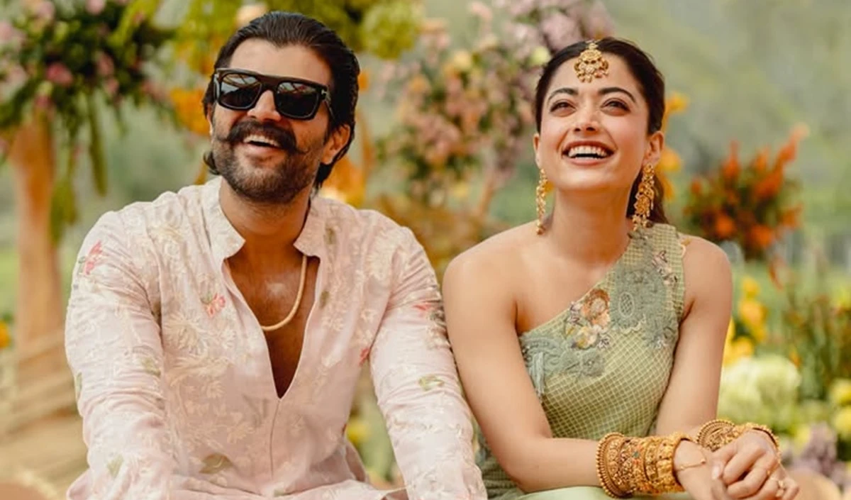 Rashmika Mandanna ने Ranabaali में Vijay Deverakonda के लुक को बताया ‘बेहद डरावना’, तो पति विजय ने सुधारा- बोले ‘डरावना नहीं, दिव्य’