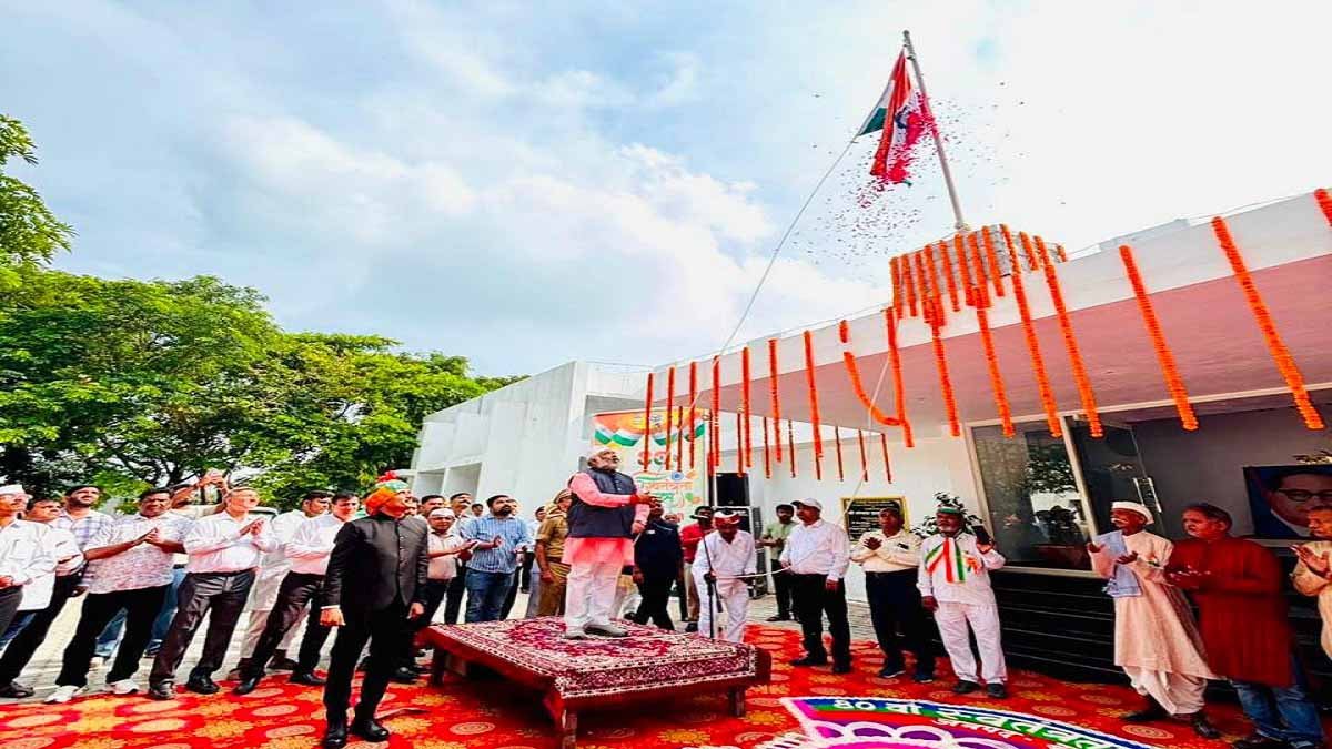 बलिया में धूमधाम से मनाया गया 80वां स्वतंत्रता दिवस, परिवहन मंत्री ने किया ध्वजारोहण