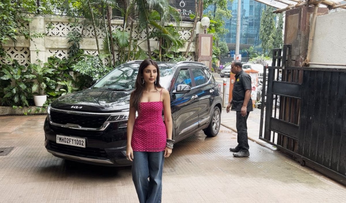 Mumbai में स्टाइलिश लुक में दिखीं Harshita Gaur, जल्द Mirzapur The Movie में आएंगी नजर