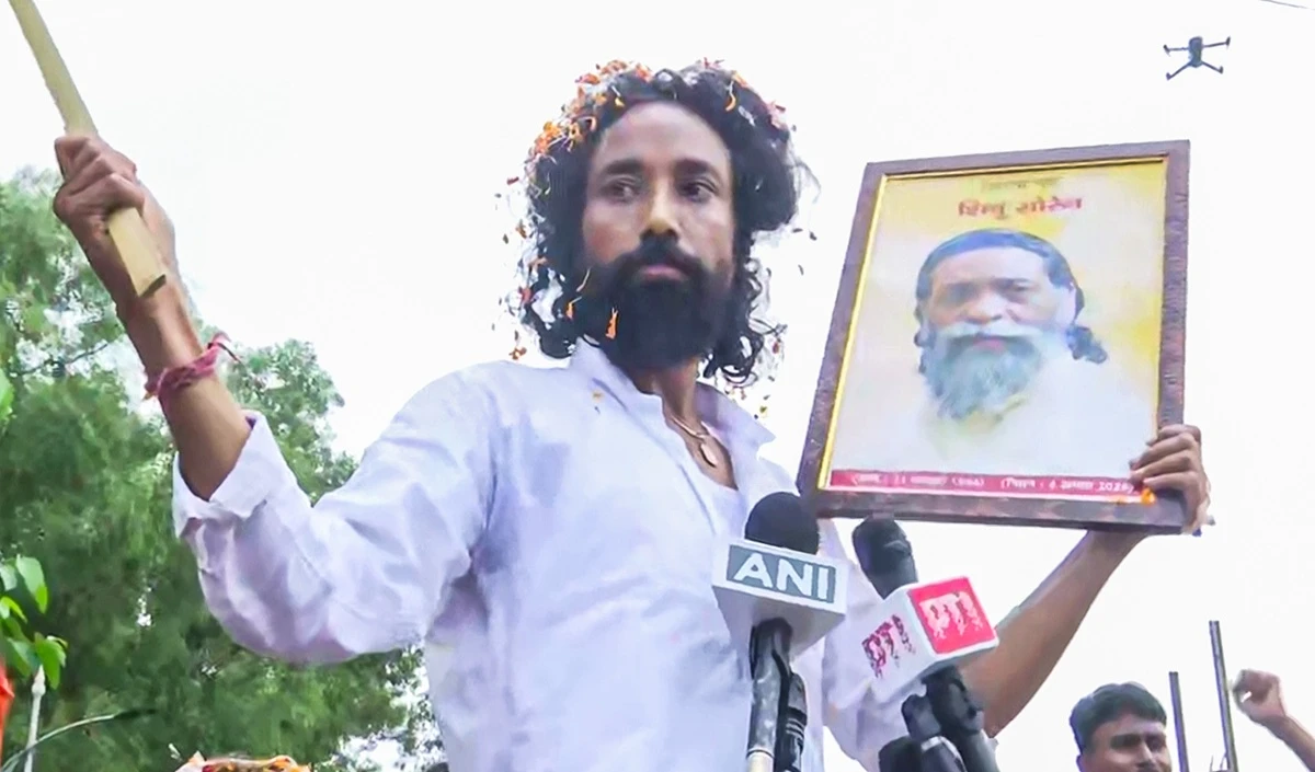 ‘गुरुजी’ की तस्वीर, हेमंत के खिलाफ तीर, सड़कों पर छात्र, विरोध की अनोखी ‘भीड़’