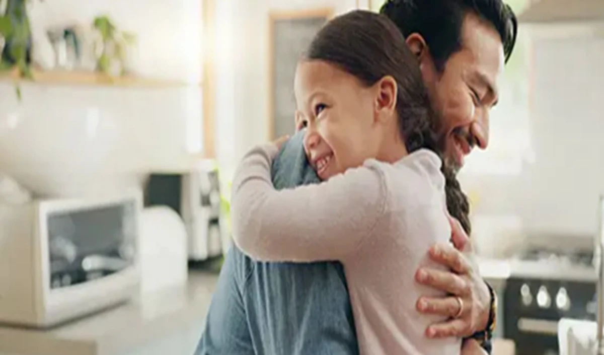 Parenting Mistakes: बच्चों के जिद्दी स्वभाव के पीछे हैं पेरेंट्स की ये 4 गलतियां, Future पर पड़ता है गहरा असर