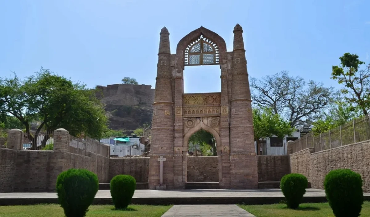 Travel Tips: चंदेरी में मौजूद है अमर प्रेम का यह ऐतिहासिक प्रतीक, जानिए चंदेरी की Best Places To Visit