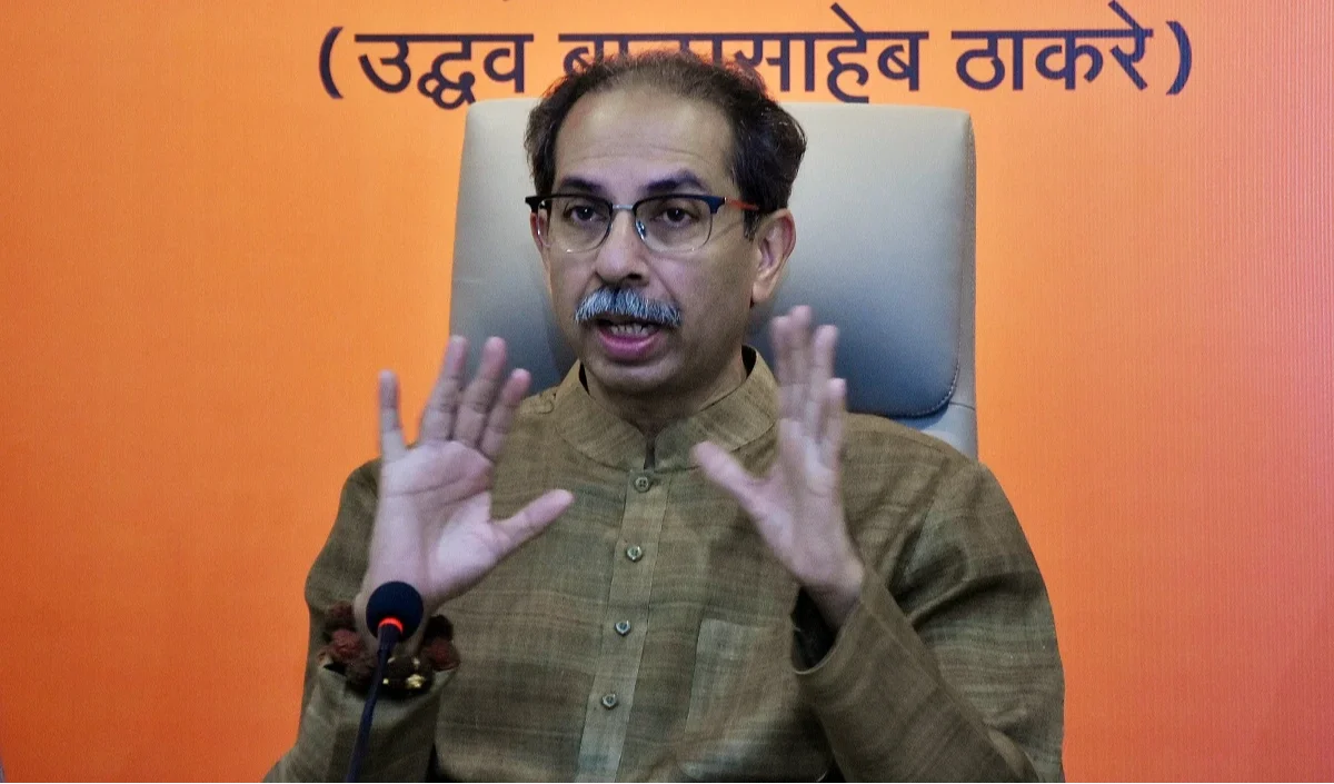 Uddhav Thackeray ने PM Modi पर साधा निशाना, बागी सांसदों से मुलाकात पर उठाए सवाल