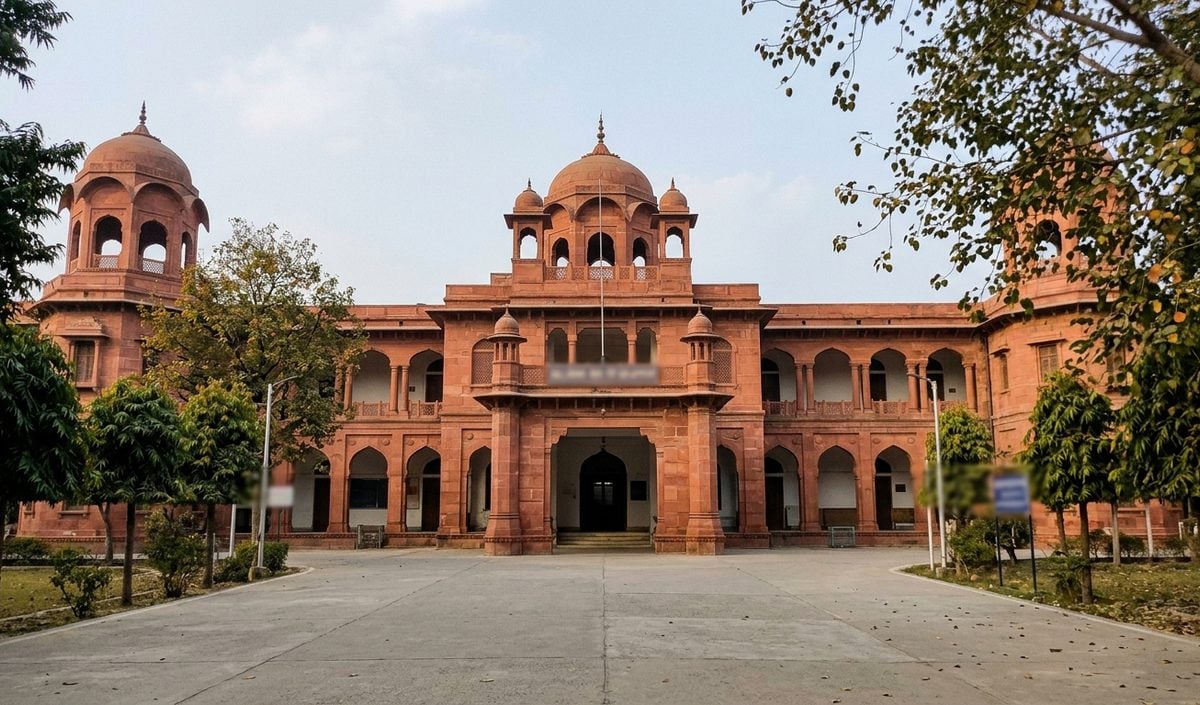Allahabad High Court ने अवैध हिरासत पर देवरिया SHO के वेतन से ₹65,000 का मुआवजा काटने का दिया आदेश