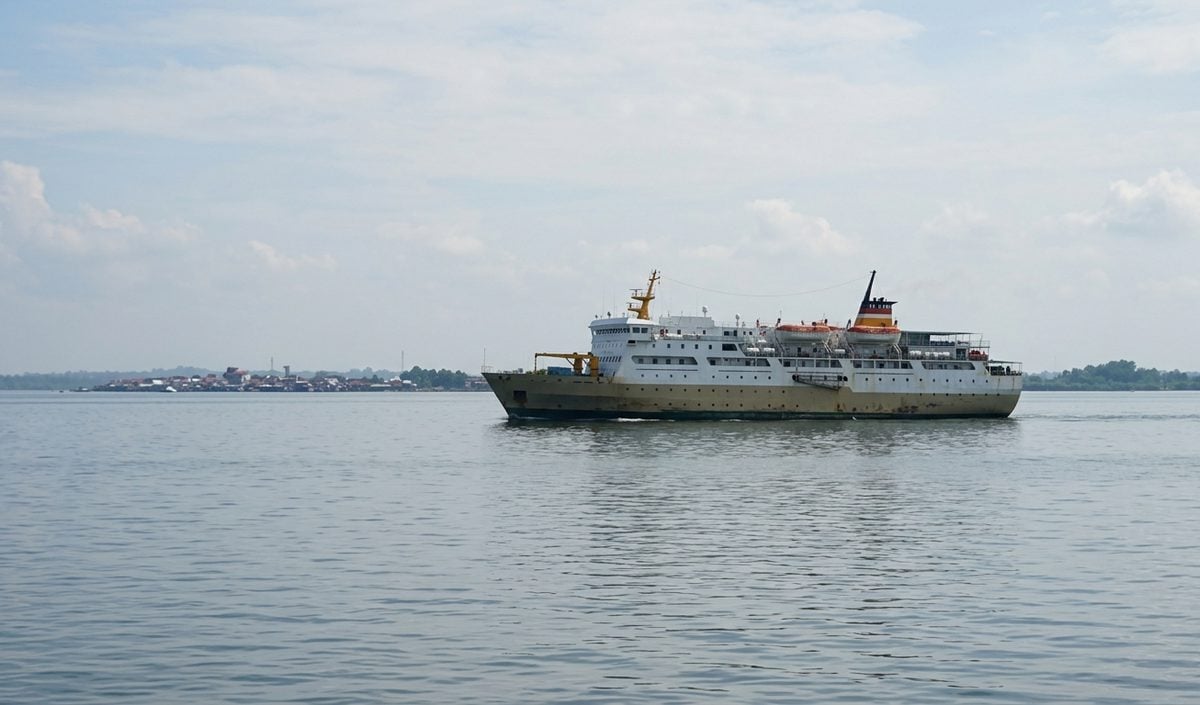 Indonesia के Java Sea में नौका डूबने से 6 की मौत, लापता 129 लोगों के लिए बचाव अभियान तेज