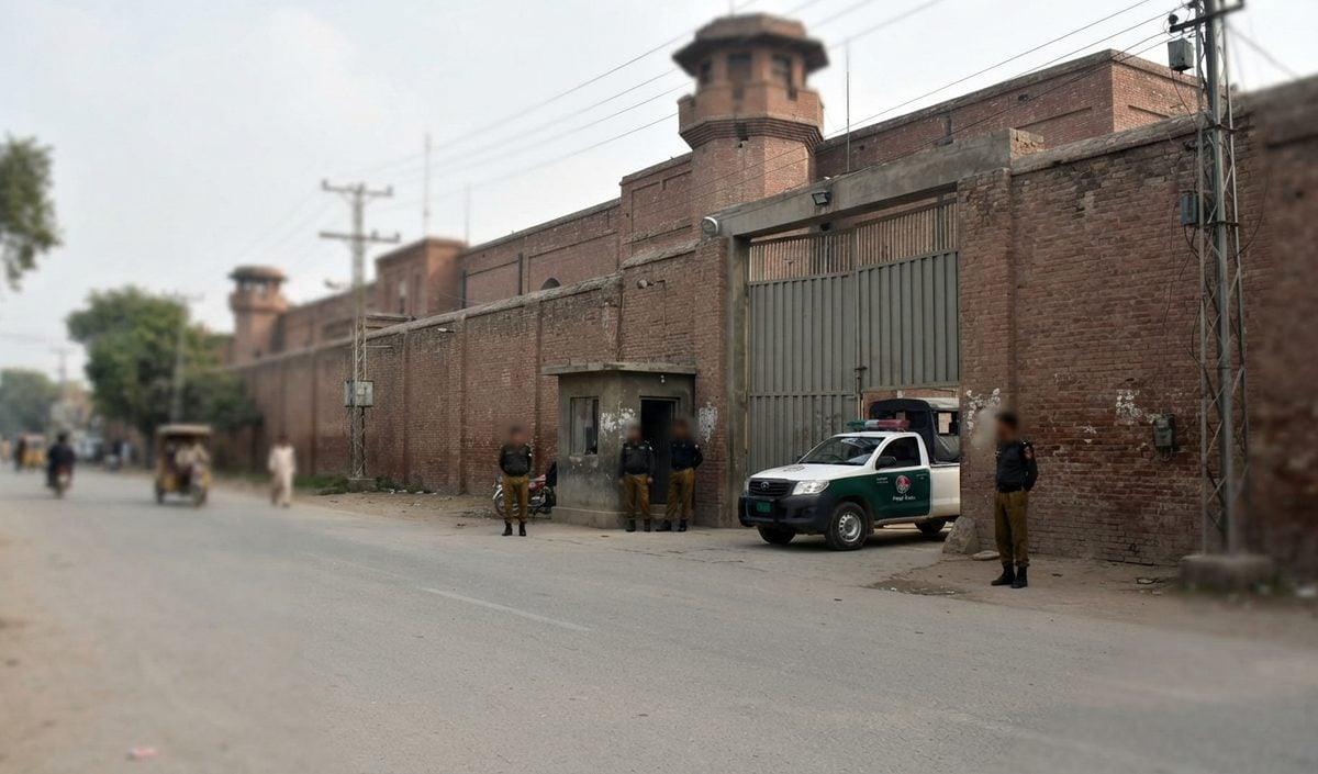 Pakistan: PTI के प्रदर्शन से पहले Imran Khan की दो और बहनें हिरासत में, कोट लखपत जेल भेजी गईं