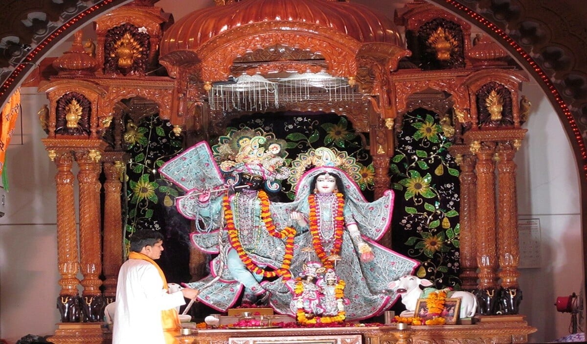 Vrindavan Trip: ISKCON से लेकर Nidhivan तक, इन मंदिरों के दर्शन बिना अधूरी है यात्रा