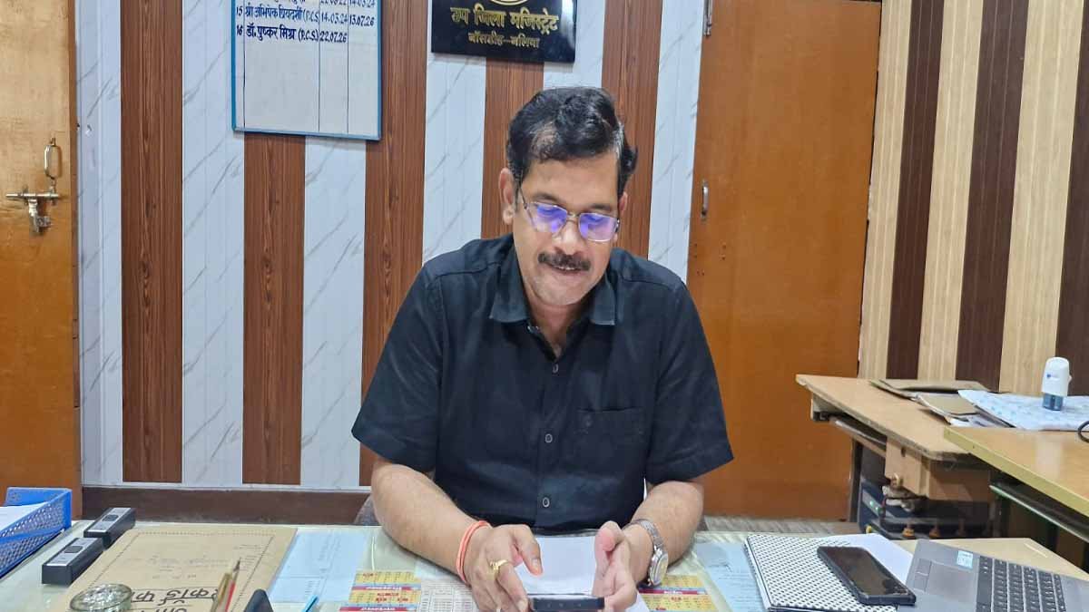 कटान में खेत और घर गंवाने वाले किसानों को सरकार की तरफ से दिया गया मुआवजा